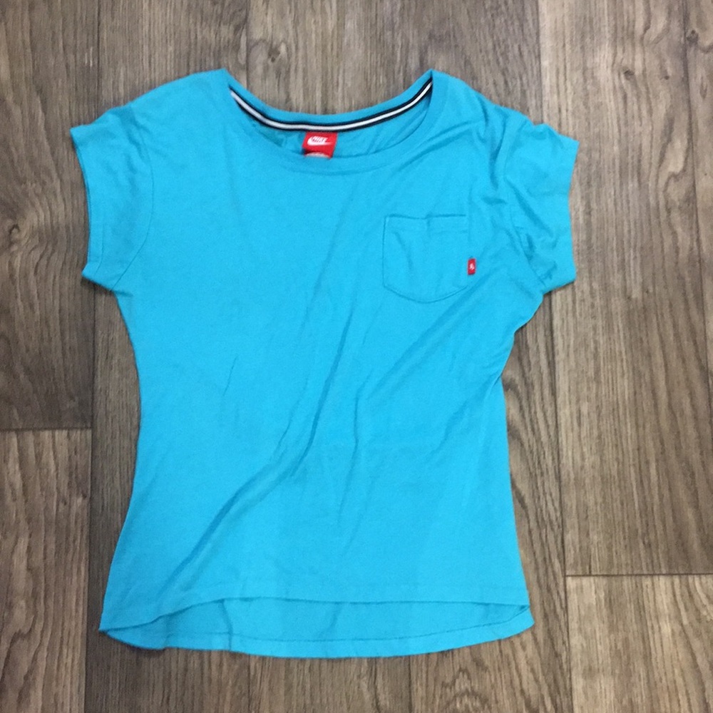 Women’s Medium Nike Pocket Tee